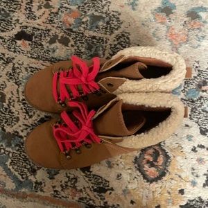 Time and Tru Sherpa booties